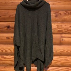 Women’s knitted poncho